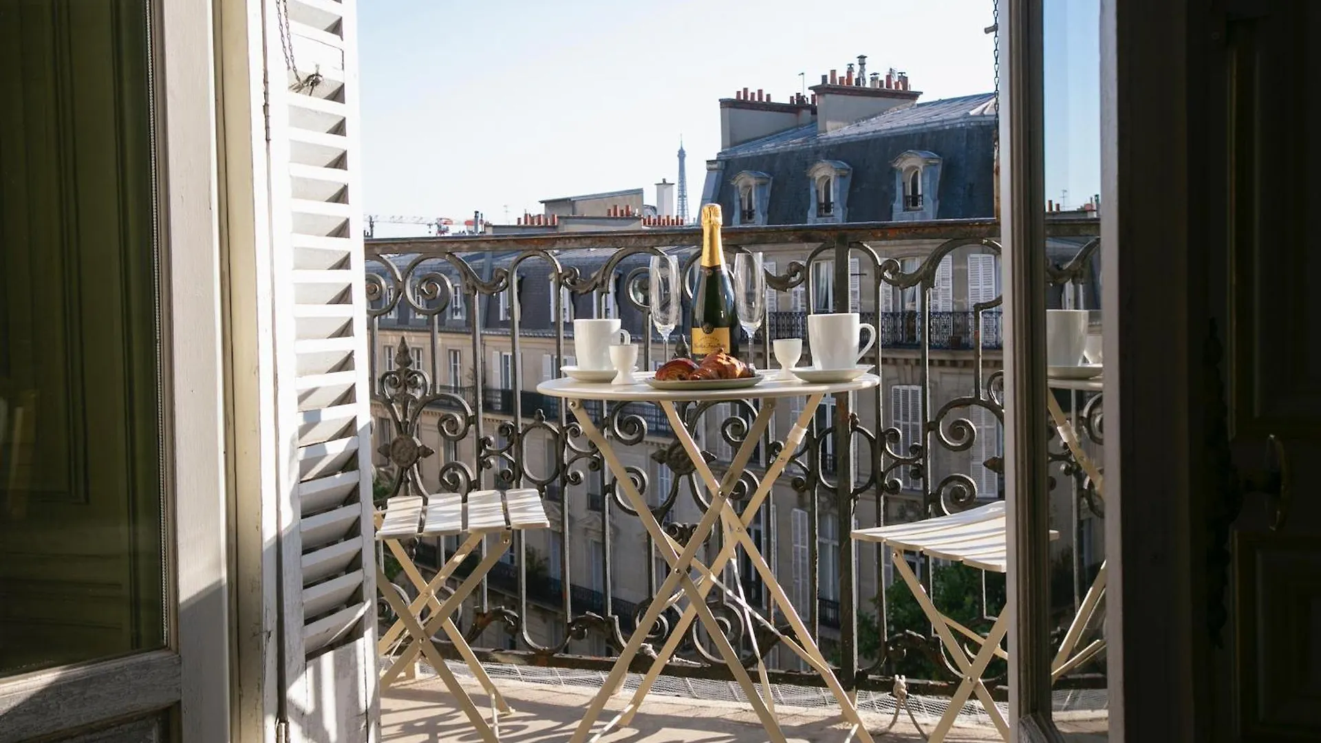 Typical Haussmannien With Eiffel Tower View - Bm68