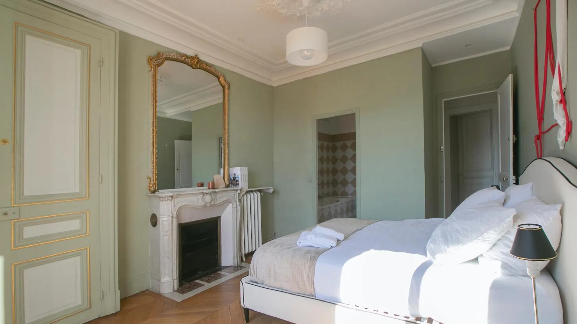 Typical Haussmannien With Eiffel Tower View - Bm68 Apartment Paris