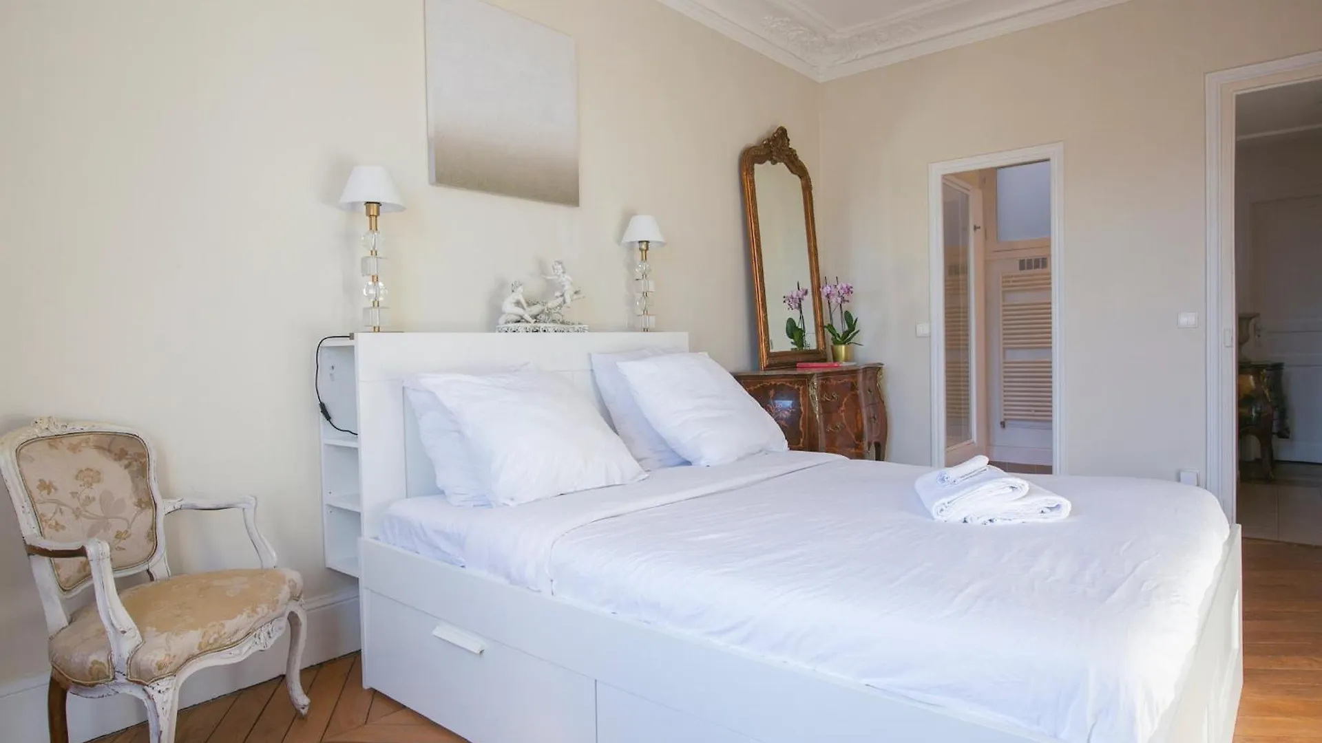 Typical Haussmannien With Eiffel Tower View - Bm68 Apartment Paris